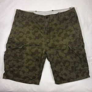 Levi’s Green Camo Cargo Shorts Size M